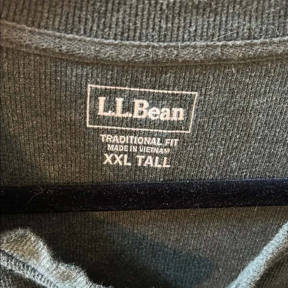 L.L. Bean Men's Dark Green Long Sleeve Henley - Picture 2 of 4